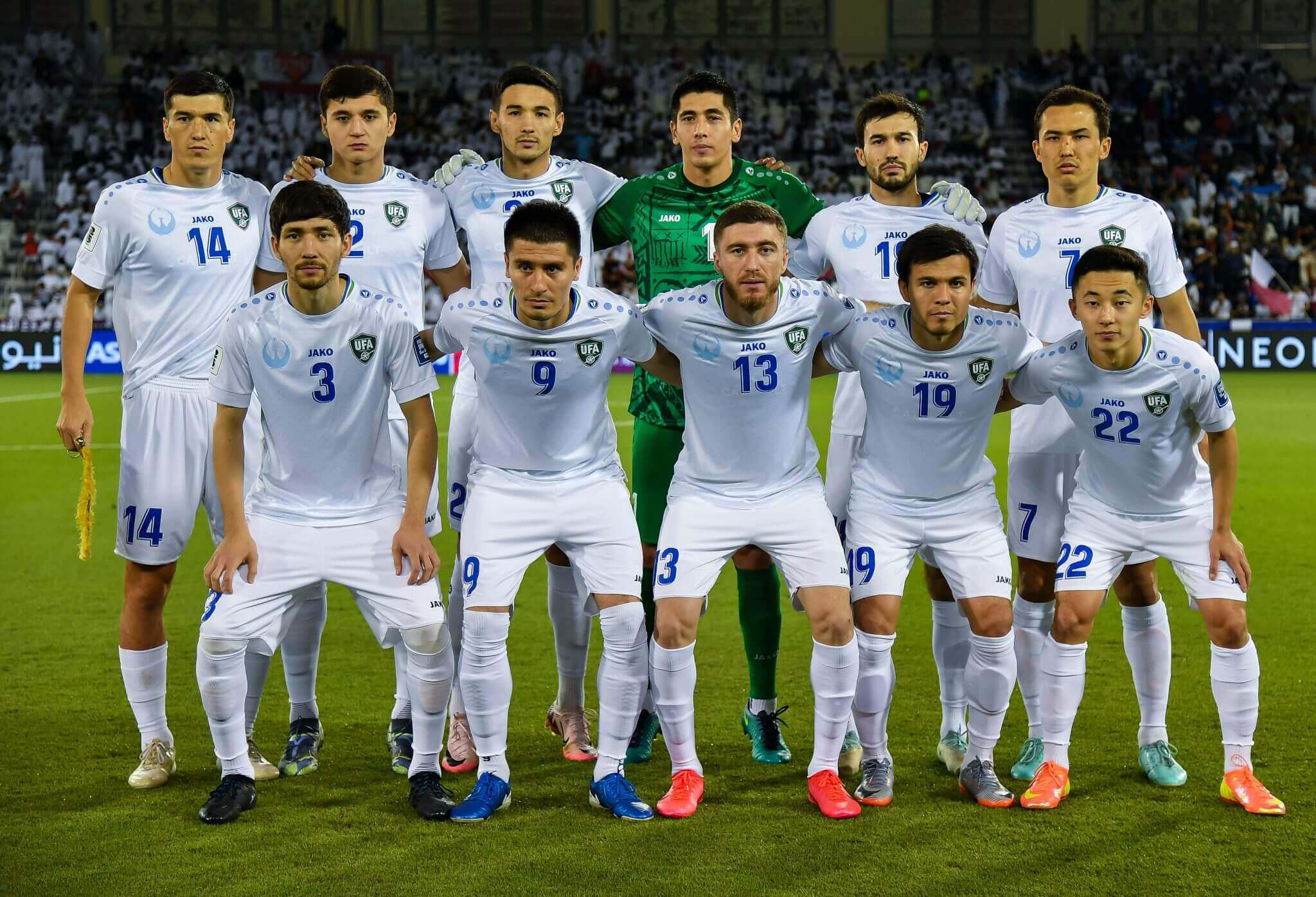 teamfoto voor Oezbekistan